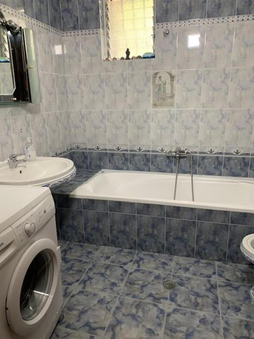 Christina'S House With 2 Bedrooms And Free Parking Гирокастра Экстерьер фото
